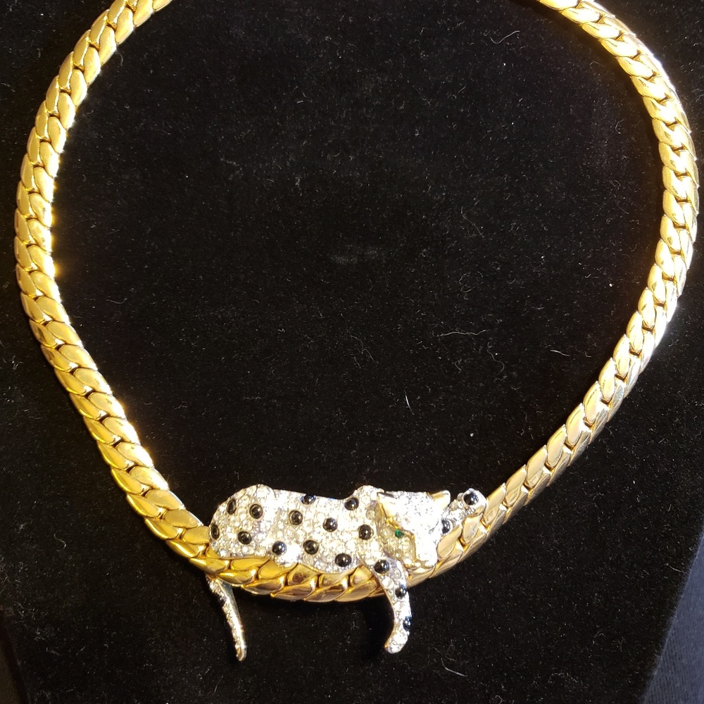 Gold Tone choker with a rhinstone leopard 🐆